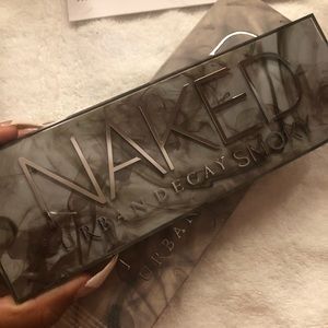 Urban decay Smokey eyeshadow palette